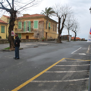 Decine di auto multate e fatte rimuovere per “4 bancarelle della Fiera di San Giuseppe”, residenti infuriati a Ventimiglia Alta Decine di auto multate e fatte rimuovere per “4 bancarelle della Fiera di San Giuseppe”, residenti infuriati a Ventimiglia Alta