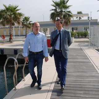 Incontro al ristorante tra il neo Sindaco Capacci e Giuseppe Argirò per il futuro del porto turistico Incontro al ristorante tra il neo Sindaco Capacci e Giuseppe Argirò per il futuro del porto turistico