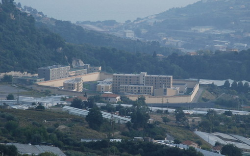 Sanremo: allontanati 5 detenuti protagonisti dei disordini di ieri notte all'interno del carcere di Valle Armea
