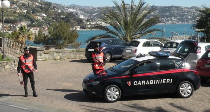 Ventimiglia: 70enne faceva il bagno di fronte allo stabilimento Amadora, denunciato ieri pomeriggio dai Carabinieri