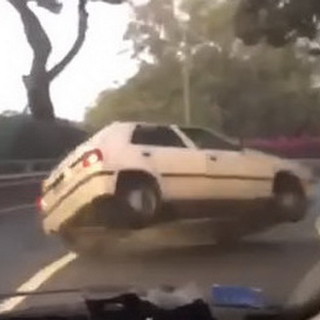 Imperia: incidente su capo Berta di ieri mattina, ecco il video del cappottamento