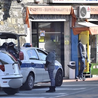 Sanremo: monito del Dottor Fulvio Albè "Ancora troppa gente in giro, servono controlli più pressanti" Sanremo: monito del Dottor Fulvio Albè "Ancora troppa gente in giro, servono controlli più pressanti"