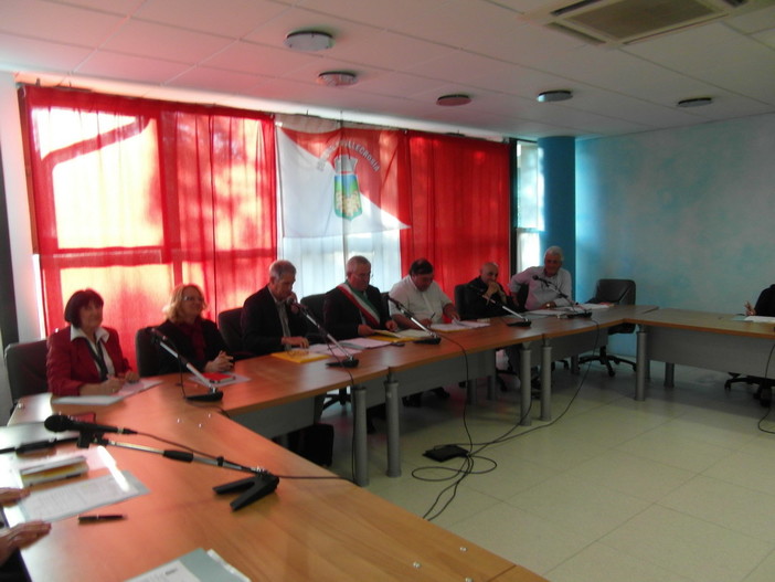 Vallecrosia: i Consiglieri Balbis, Perri e Russo rispondono a Paolino "Meglio poco fatto bene che tanto fatto male!" Vallecrosia: i Consiglieri Balbis, Perri e Russo rispondono a Paolino "Meglio poco fatto bene che tanto fatto male!"