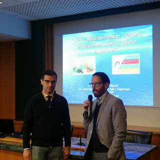 Imperia: “Dieta mediterranea: cultura, tradizione, storia, gusto e... salute”, convegno Carli-Alberti (Foto e Video) Imperia: “Dieta mediterranea: cultura, tradizione, storia, gusto e... salute”, convegno Carli-Alberti (Foto e Video)