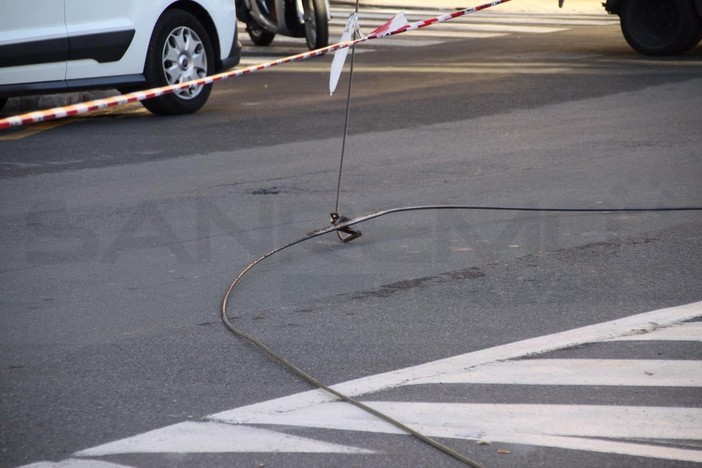 Sanremo: dalle telecamere la verità sull’incidente di ieri allo Zampillo, il camion viaggiava con il braccio-gru troppo alto