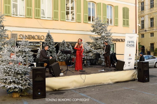 Sanremo: le più belle foto di Tonino Bonomo allo 'Swing Corner of Christmas' in piazza Borea D'Olmo Sanremo: le più belle foto di Tonino Bonomo allo 'Swing Corner of Christmas' in piazza Borea D'Olmo