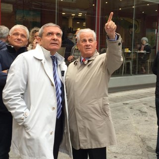 Imperia: sopralluogo dopo il crollo dei ponteggi al Cavour, Scajola "Dobbiamo capire perchè è successo ma riprendiamo i lavori" (Foto e Video)