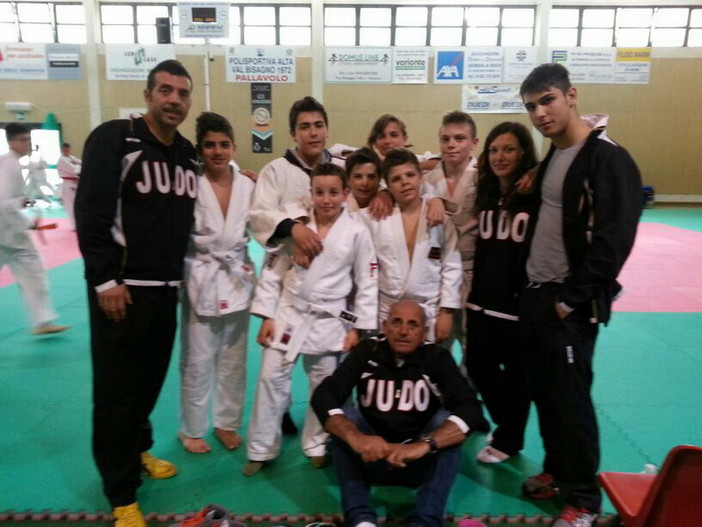 Ottimi risultati ieri a Genova per il Circolo Sportivo Judo di Sanremo al trofeo 'Cinture nere' Ottimi risultati ieri a Genova per il Circolo Sportivo Judo di Sanremo al trofeo 'Cinture nere'