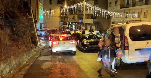 Sanremo: il 'solito' problema di strada Borgo Tinasso, una lettrice &quot;Grave rischio per i pedoni e non solo&quot; (Foto)