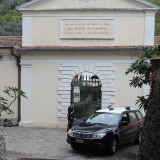 Furti di rame nei cimiteri di Pieve di Teco e Dolcedo: tre italiani denunciati dai Carabinieri Furti di rame nei cimiteri di Pieve di Teco e Dolcedo: tre italiani denunciati dai Carabinieri