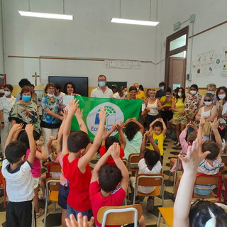 Imperia: progetti importanti in chiave ambientale con gli alunni, ecco la Bandiera Verde Fee alla 'Littardi' (Foto e Video)