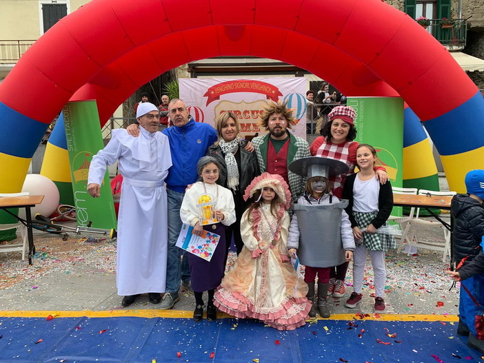 Dolceacqua: grande successo di partecipanti ieri pomeriggio per il Carnevale organizzato dal Comune (Foto) Dolceacqua: grande successo di partecipanti ieri pomeriggio per il Carnevale organizzato dal Comune (Foto)