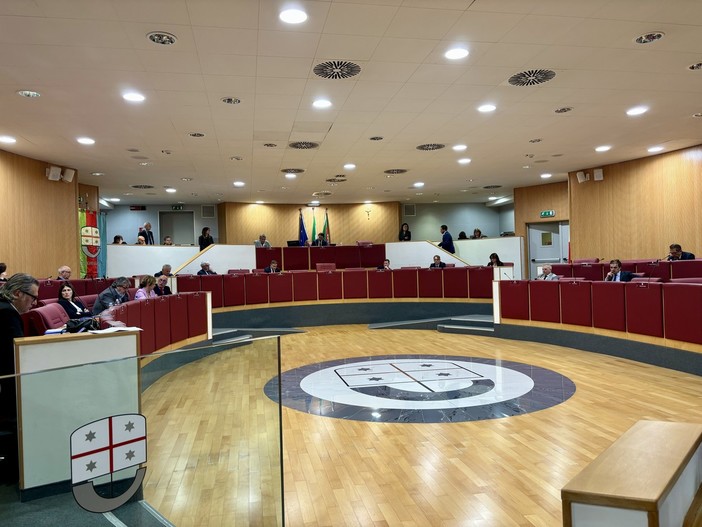 È il giorno della sfiducia a Toti, in consiglio regionale sarà muro contro muro È il giorno della sfiducia a Toti, in consiglio regionale sarà muro contro muro