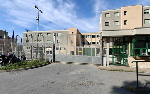 Sanremo, agente della Polizia Penitenziaria ferito con una lametta durante una rissa in carcere