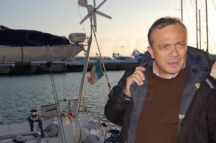 Giovanni Impastato sulla barca "Martinez" sede del Centro Impastato di Sanremo