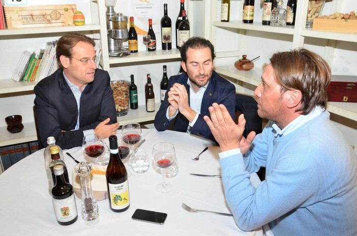 Elezioni Regionali 2015: cena a Sanremo con il coordinatore provinciale Scajola e Bistolfi, organizzata da Simone Baggioli Elezioni Regionali 2015: cena a Sanremo con il coordinatore provinciale Scajola e Bistolfi, organizzata da Simone Baggioli