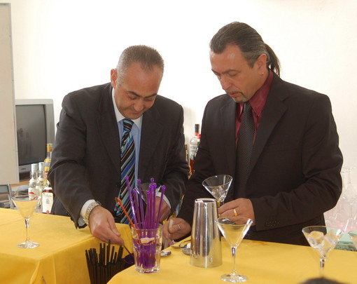 Un corso per diventare barman di successo: ultimi posti disponibili per le lezioni che si apriranno lunedì a Sanremo Un corso per diventare barman di successo: ultimi posti disponibili per le lezioni che si apriranno lunedì a Sanremo