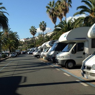 Sanremo: anche durante il Festival lungomare Calvino invaso dai camper, a quando un'area dedicata? Sanremo: anche durante il Festival lungomare Calvino invaso dai camper, a quando un'area dedicata?
