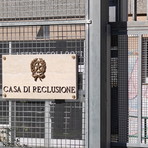 Malore nel carcere di Valle Armea a Sanremo, agente in rianimazione: decisiva la telefonata di un collega Malore nel carcere di Valle Armea a Sanremo, agente in rianimazione: decisiva la telefonata di un collega
