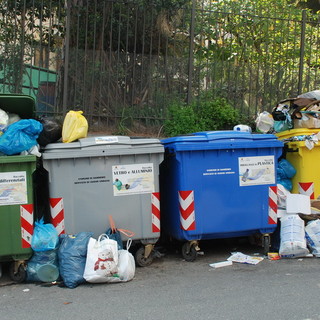 A Vallecrosia la Polizia Locale anche di notte a caccia dei ‘furbetti delle discariche’