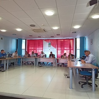 Vallecrosia, orario della seduta non concordato con minoranza: Valenti abbandona il consiglio comunale (Foto e video)