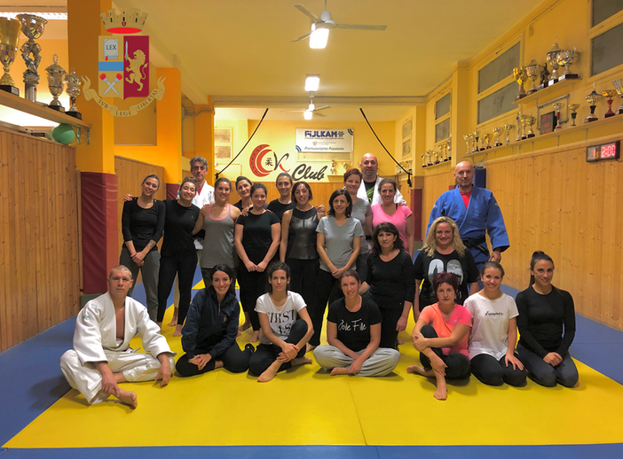 Imperia: concluso il primo corso di difesa personale femminile organizzato dalla Polizia di Stato, il prossimo a gennaio