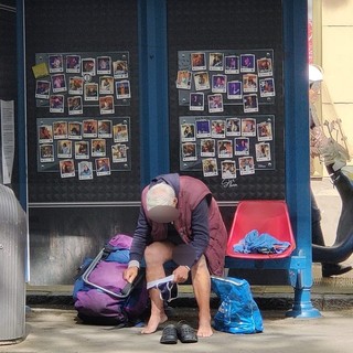 Sanremo: si cambia gli slip e rimane nudo di fronte a tutti in pieno giorno, è accaduto in corso Garibaldi