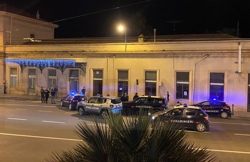 Sanremo: furibonda lite di fronte a un locale, uomo portato in ospedale e aggressore fermato poco lontano