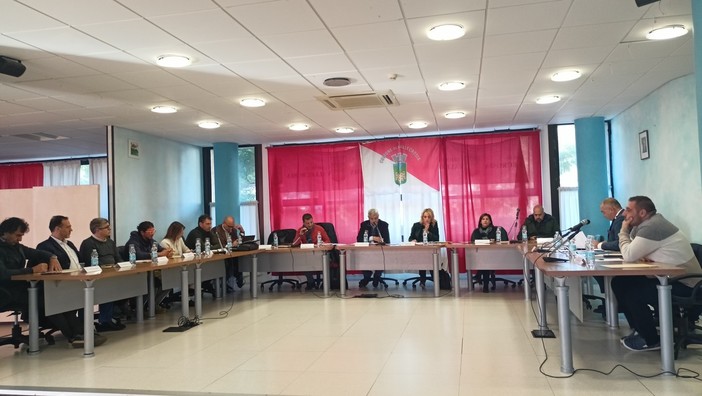 Vallecrosia, Biasi replica a Perri: "In questi anni il presidente del consiglio comunale ha svolto ruolo impeccabile" (Foto e video) Vallecrosia, Biasi replica a Perri: "In questi anni il presidente del consiglio comunale ha svolto ruolo impeccabile" (Foto e video)