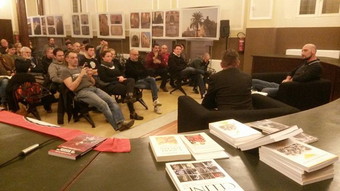 Imperia: Biblioteca "blindata" per l'arrivo di CasaPound. L'Assessore Podestà. "La sala era stata concessa a uso pubblico". Ma chi ha impedito l'accesso ai giornalisti e al Consigliere Comunale Mauro Servalli? Imperia: Biblioteca "blindata" per l'arrivo di CasaPound. L'Assessore Podestà. "La sala era stata concessa a uso pubblico". Ma chi ha impedito l'accesso ai giornalisti e al Consigliere Comunale Mauro Servalli?