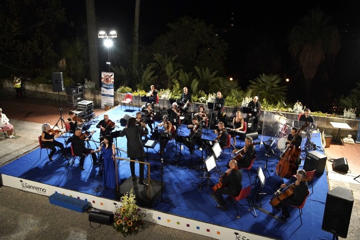 Sanremo: successo anche ieri per 'Universo Mia', il nuovo concerto della Sinfonica a Villa Ormond (Foto)