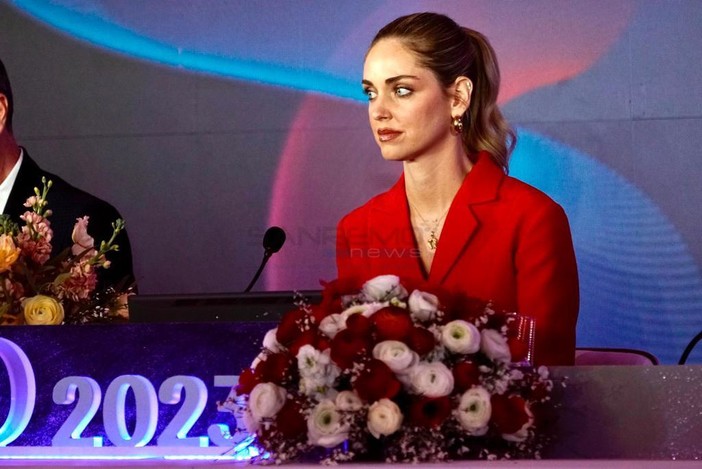 Chiara Ferragni durante la conferenza stampa del Festival di Sanremo 2023