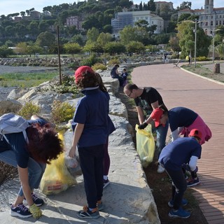 Imperia: la scuola infanzia di Piazza Roma e le quinte classi della Primaria aderiscono all'iniziativa 'Beach Clean-Up' Imperia: la scuola infanzia di Piazza Roma e le quinte classi della Primaria aderiscono all'iniziativa 'Beach Clean-Up'