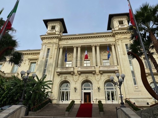 Sanremo: gli studenti del "Colombo" al Casinò per un pomeriggio tra filosofia, musica e teatro Sanremo: gli studenti del "Colombo" al Casinò per un pomeriggio tra filosofia, musica e teatro