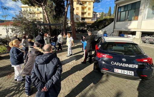 Sanremo: visita dei Carabinieri al centro 'Giovanna D'Arco, un momento di incontro per 'W le divise' (Foto) Sanremo: visita dei Carabinieri al centro 'Giovanna D'Arco, un momento di incontro per 'W le divise' (Foto)
