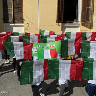 Sanremo: prosegue la consegna del Tricolore da parte del Lions Host alle scuole Elementari (Foto) Sanremo: prosegue la consegna del Tricolore da parte del Lions Host alle scuole Elementari (Foto)
