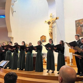 Vallecrosia, standing ovation per il concerto corale in onore di Erio Tripodi (Foto)