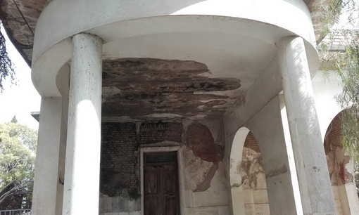 Sanremo: tanti lavori da svolgere al cimitero di Valle Armea, la segnalazione di un lettore (Foto)