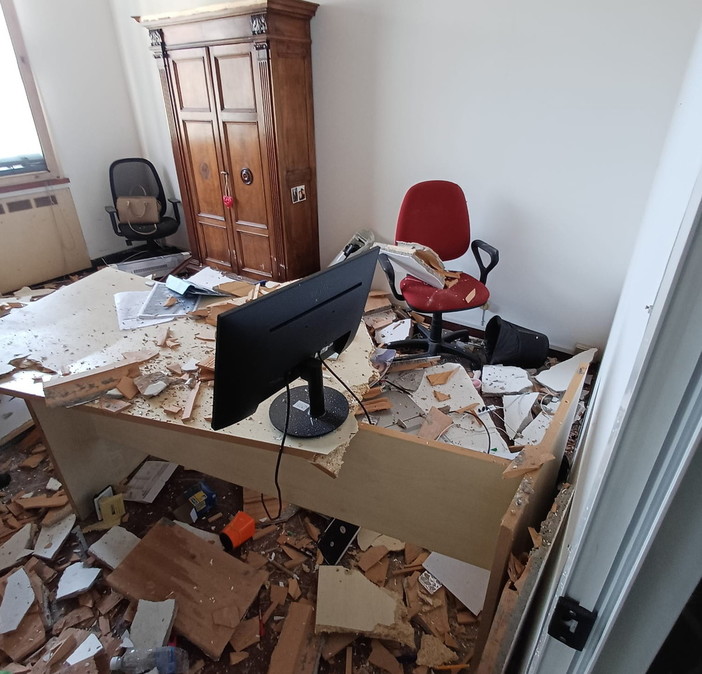 Imperia: Sanna e Ioculano (PD) “Il crollo del soffitto in un ufficio di proprietà della Regione Liguria a Imperia è un fatto gravissimo Imperia: Sanna e Ioculano (PD) “Il crollo del soffitto in un ufficio di proprietà della Regione Liguria a Imperia è un fatto gravissimo