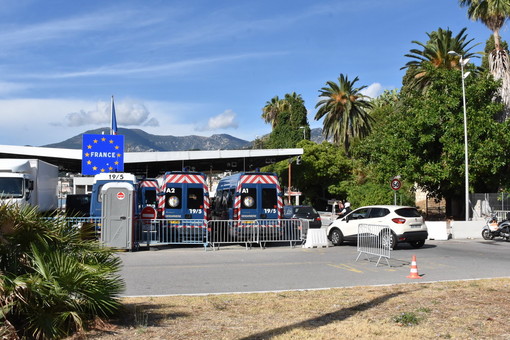 Non verrà chiesto il test negativo a chi va in Francia via terra: domani non sono previste code per i frontalieri