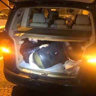 I clandestini trovati nel bagagliaio