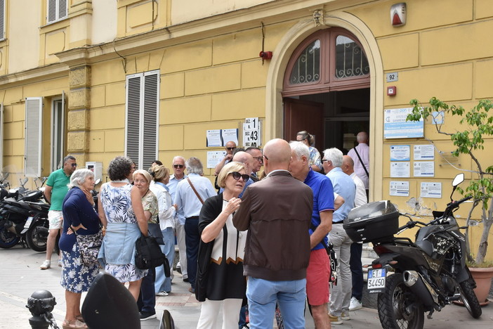 Elezioni a Sanremo: ancora in calo la percentuale votanti, alle 12 è stata del 12,48% (nel 2014 fu del 15,17%) Elezioni a Sanremo: ancora in calo la percentuale votanti, alle 12 è stata del 12,48% (nel 2014 fu del 15,17%)