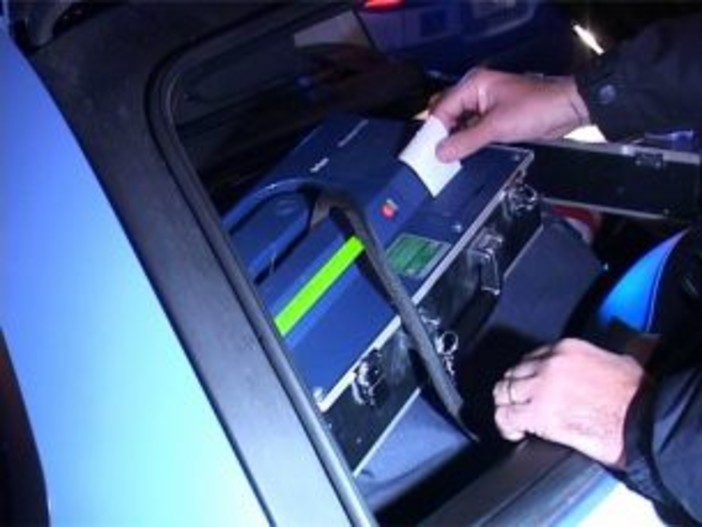 Serie di controlli della Polizia ieri sera ad Imperia e Sanremo per l'ultimo giorno di scuola