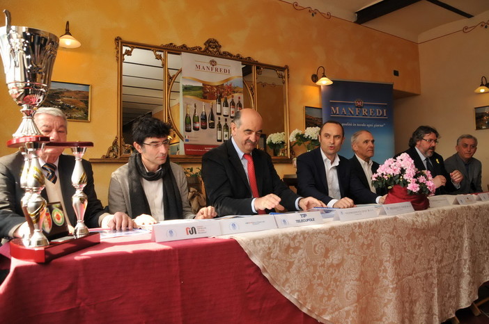 Presentate ieri a Farigliano (Piemonte) le squadre di serie A e di serie B di pallapugno