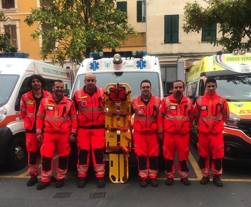 La donazione alla Croce Verde Intemelia La donazione alla Croce Verde Intemelia