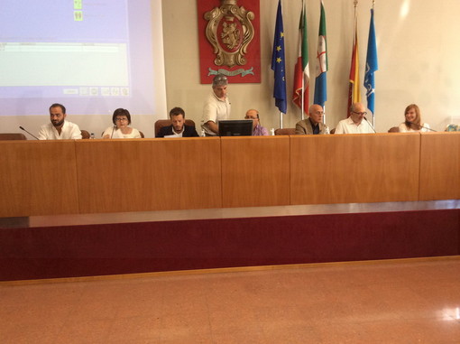 Ventimiglia: terminato dopo oltre 6 ore il primo vero Consiglio comunale, seduta fiume da record Ventimiglia: terminato dopo oltre 6 ore il primo vero Consiglio comunale, seduta fiume da record