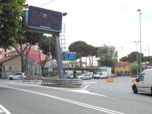 Savona: riaperta alle 17.30 l'autostrada, ora ritornano i Tir in strada ed il traffico riprenderà lentamente Savona: riaperta alle 17.30 l'autostrada, ora ritornano i Tir in strada ed il traffico riprenderà lentamente