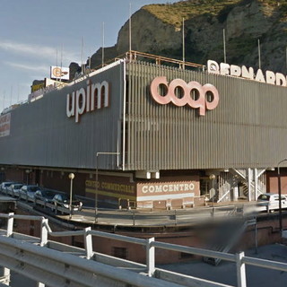 Ventimiglia: principio di incendio alla Coop di corso Limone Piemonte, nessun ferito e pochi danni