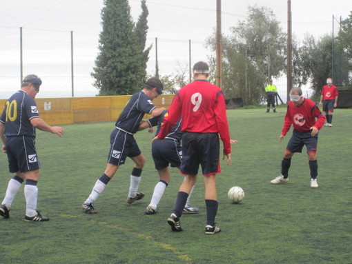 Imperia: una 'Cena al buio' per raccogliere i fondi per la Liguria Calcio non Vedenti