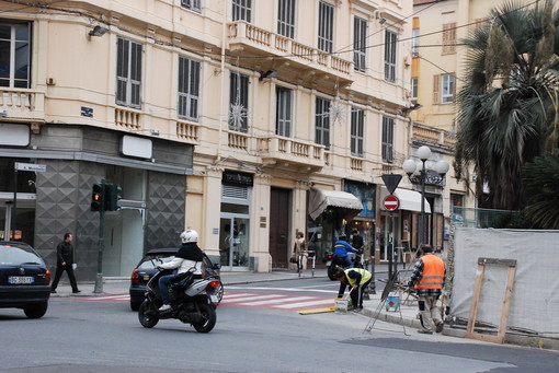 Sanremo: dosso sul passaggio pedonale, lettore "Evviva le barriere architettoniche!"